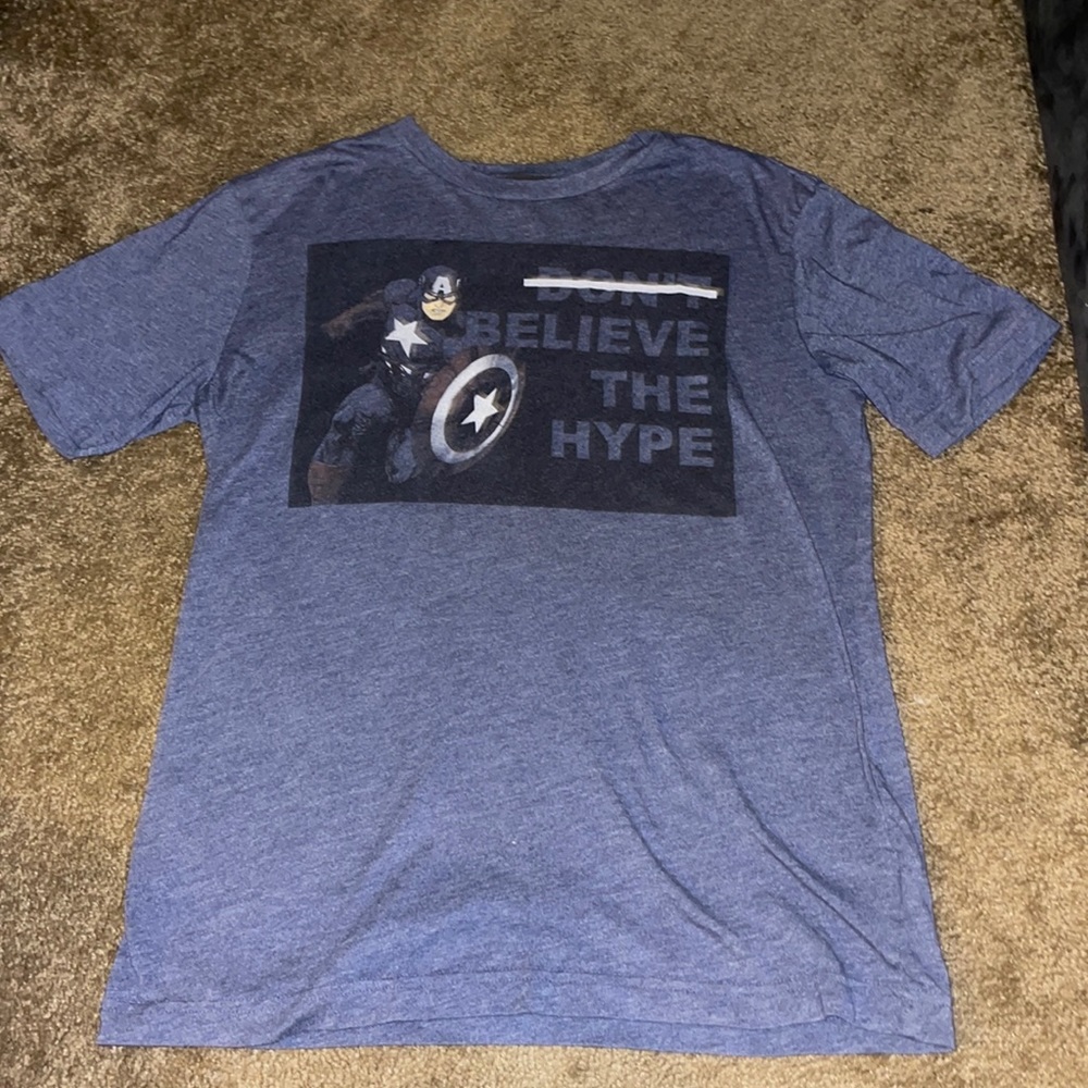 Boys XL Old Navy Avengers T-Shirt in blue. Very soft. Like new.